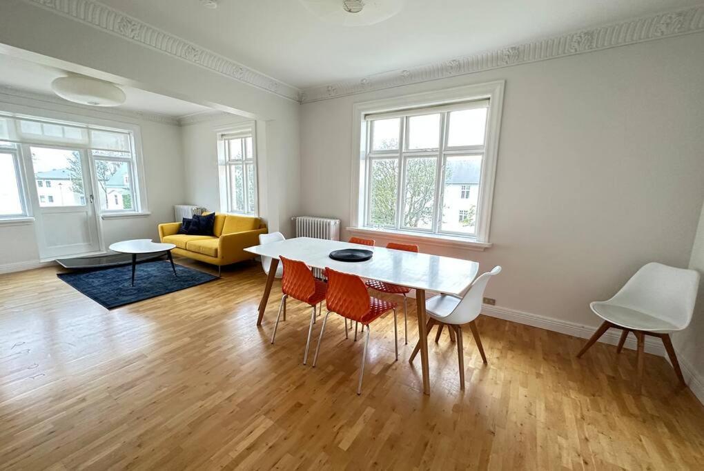Beautiful 2 Bedroom Apartment Downtown レイキャヴィーク エクステリア 写真